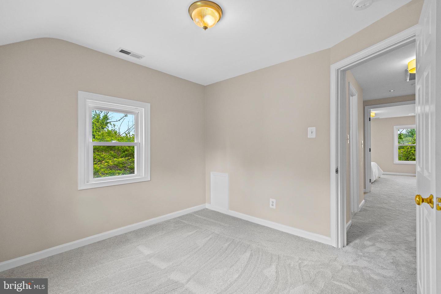5802 15TH ST N, ARLINGTON, Virginia 22205, 4 Bedrooms Bedrooms, ,2 BathroomsBathrooms,Residential,For sale,5802 15TH ST N,VAAR2057136 MLS # VAAR2057136