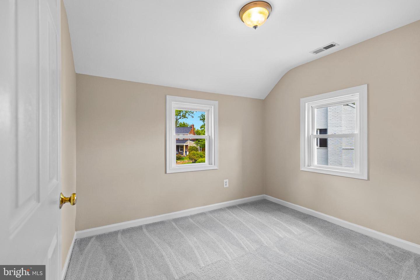 5802 15TH ST N, ARLINGTON, Virginia 22205, 4 Bedrooms Bedrooms, ,2 BathroomsBathrooms,Residential,For sale,5802 15TH ST N,VAAR2057136 MLS # VAAR2057136