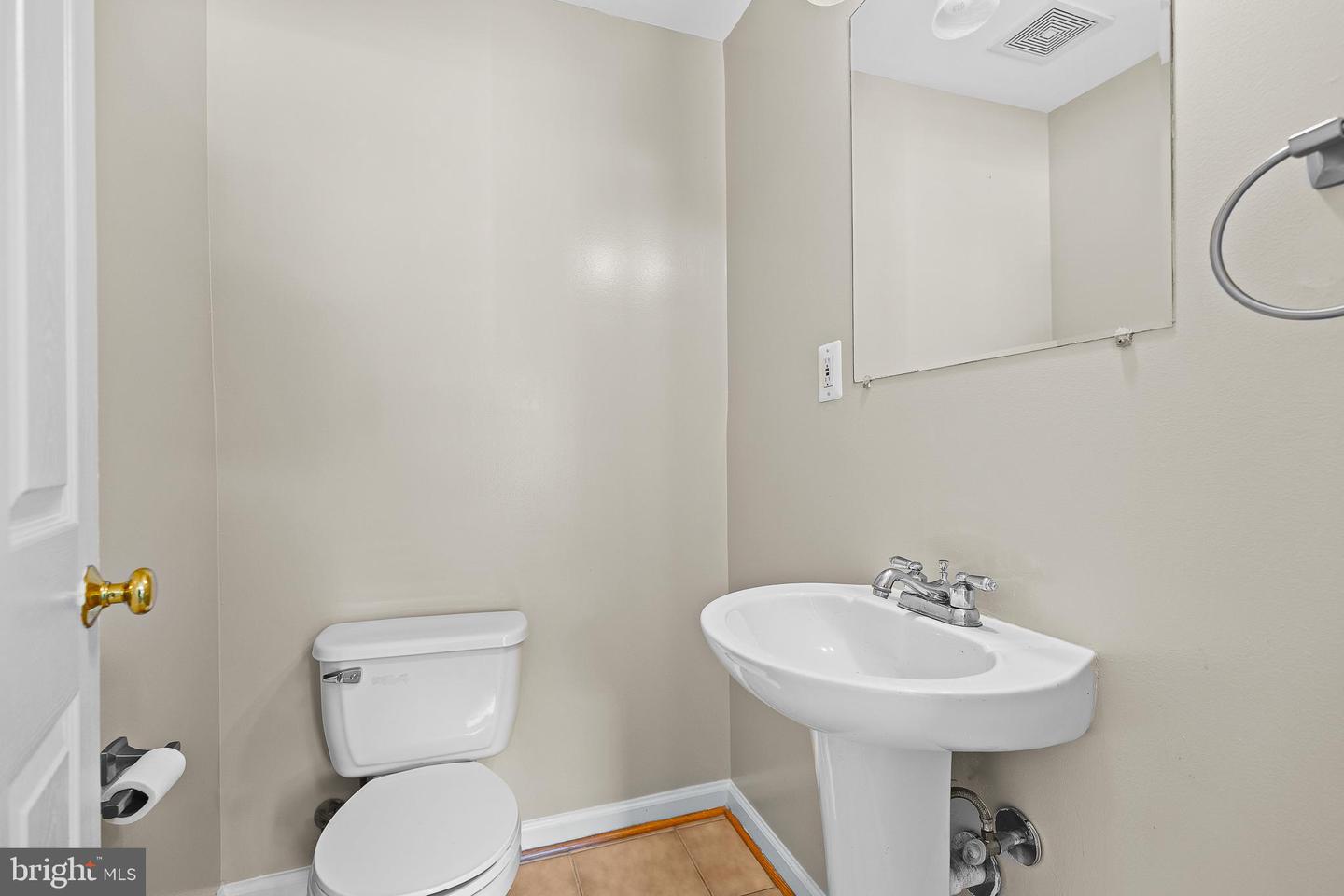 5802 15TH ST N, ARLINGTON, Virginia 22205, 4 Bedrooms Bedrooms, ,2 BathroomsBathrooms,Residential,For sale,5802 15TH ST N,VAAR2057136 MLS # VAAR2057136