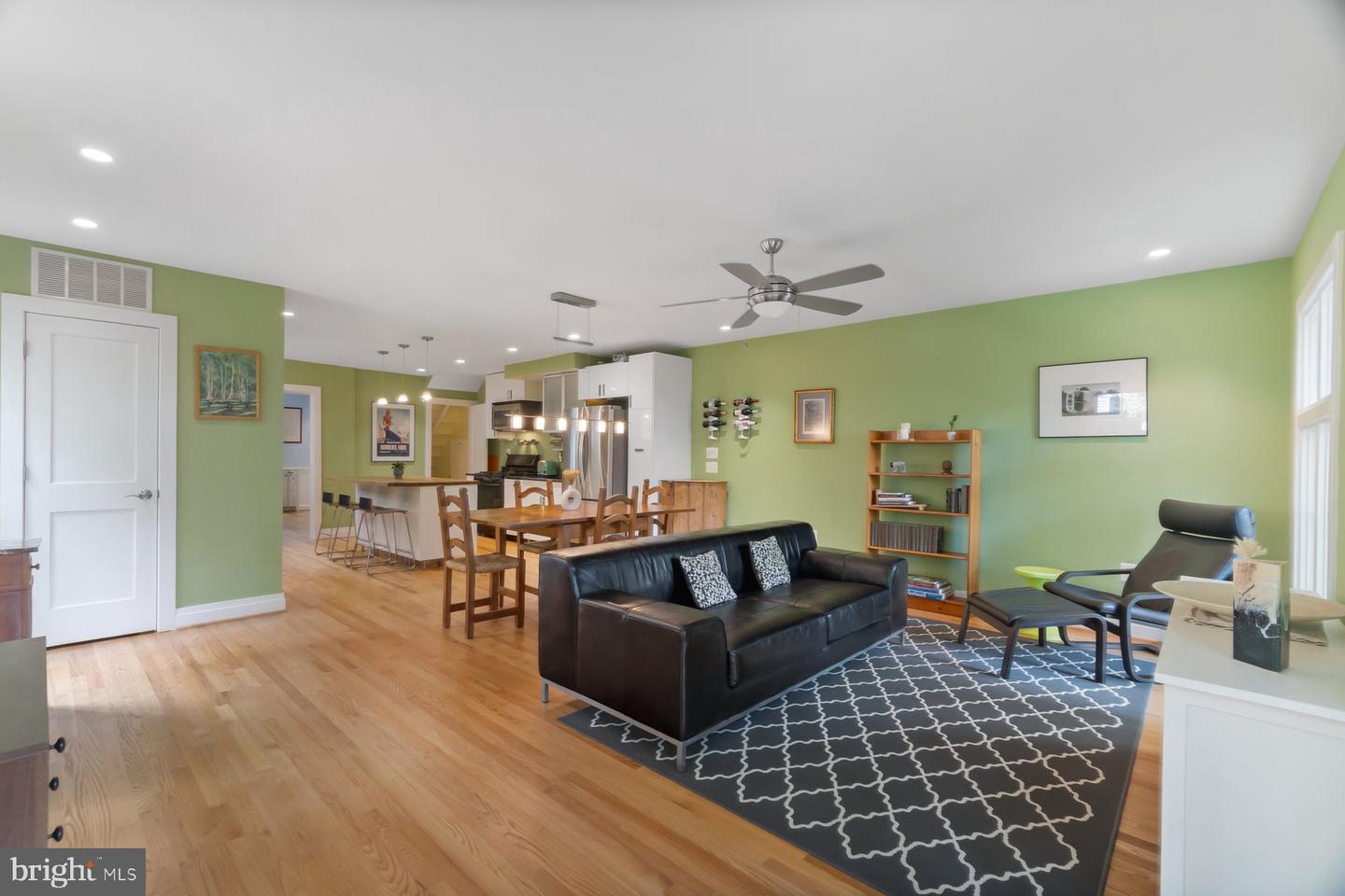 725 S COLUMBUS ST, ALEXANDRIA, Virginia 22314, 3 Bedrooms Bedrooms, ,3 BathroomsBathrooms,Residential,For sale,725 S COLUMBUS ST,VAAX2045110 MLS # VAAX2045110