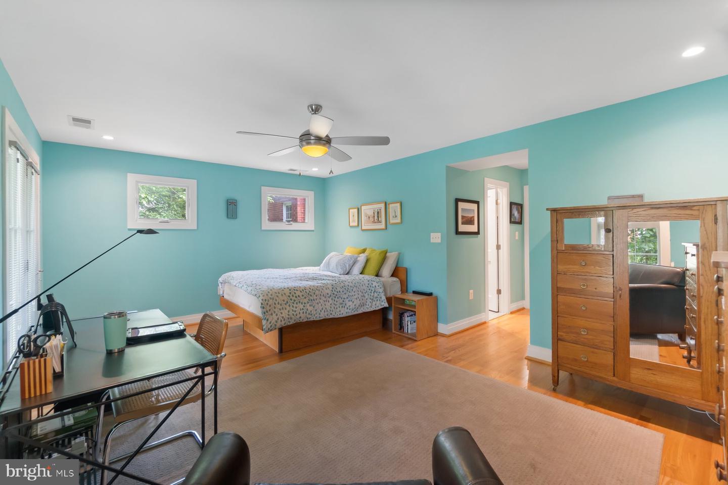 725 S COLUMBUS ST, ALEXANDRIA, Virginia 22314, 3 Bedrooms Bedrooms, ,3 BathroomsBathrooms,Residential,For sale,725 S COLUMBUS ST,VAAX2045110 MLS # VAAX2045110