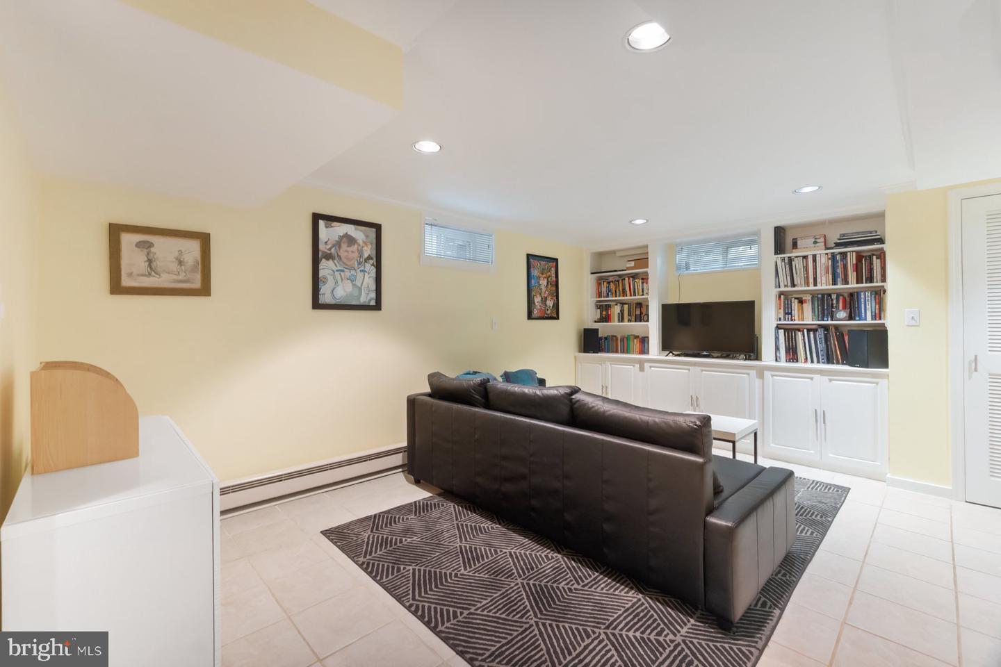 725 S COLUMBUS ST, ALEXANDRIA, Virginia 22314, 3 Bedrooms Bedrooms, ,3 BathroomsBathrooms,Residential,For sale,725 S COLUMBUS ST,VAAX2045110 MLS # VAAX2045110