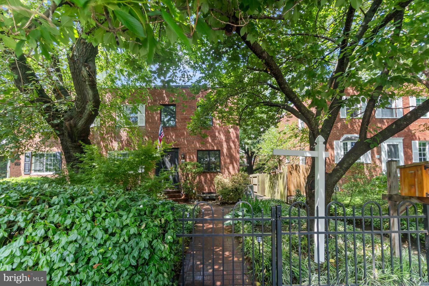 725 S COLUMBUS ST, ALEXANDRIA, Virginia 22314, 3 Bedrooms Bedrooms, ,3 BathroomsBathrooms,Residential,For sale,725 S COLUMBUS ST,VAAX2045110 MLS # VAAX2045110