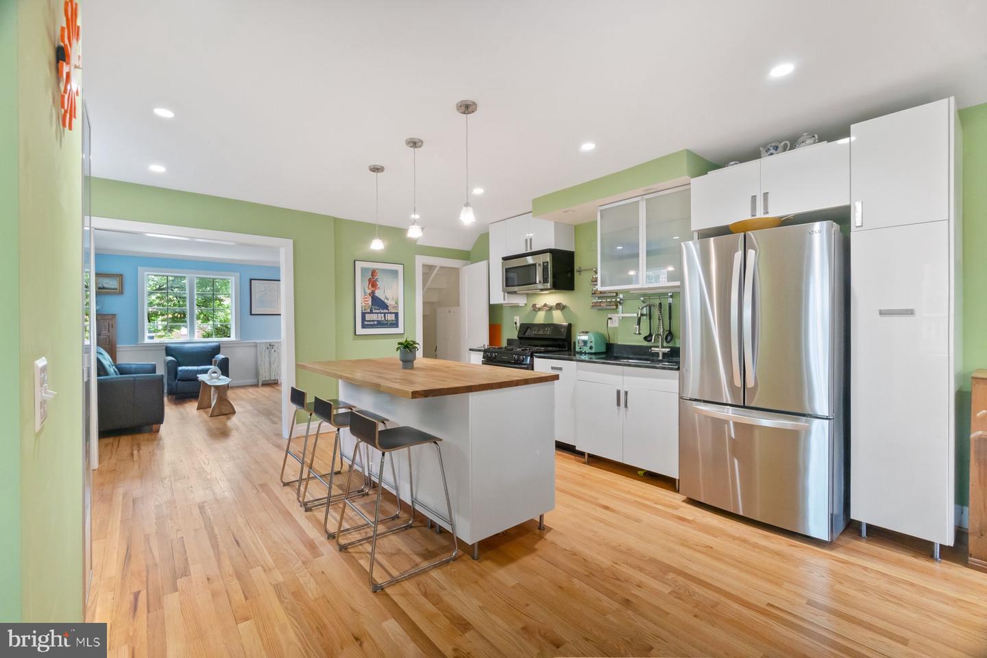 725 S COLUMBUS ST, ALEXANDRIA, Virginia 22314, 3 Bedrooms Bedrooms, ,3 BathroomsBathrooms,Residential,For sale,725 S COLUMBUS ST,VAAX2045110 MLS # VAAX2045110