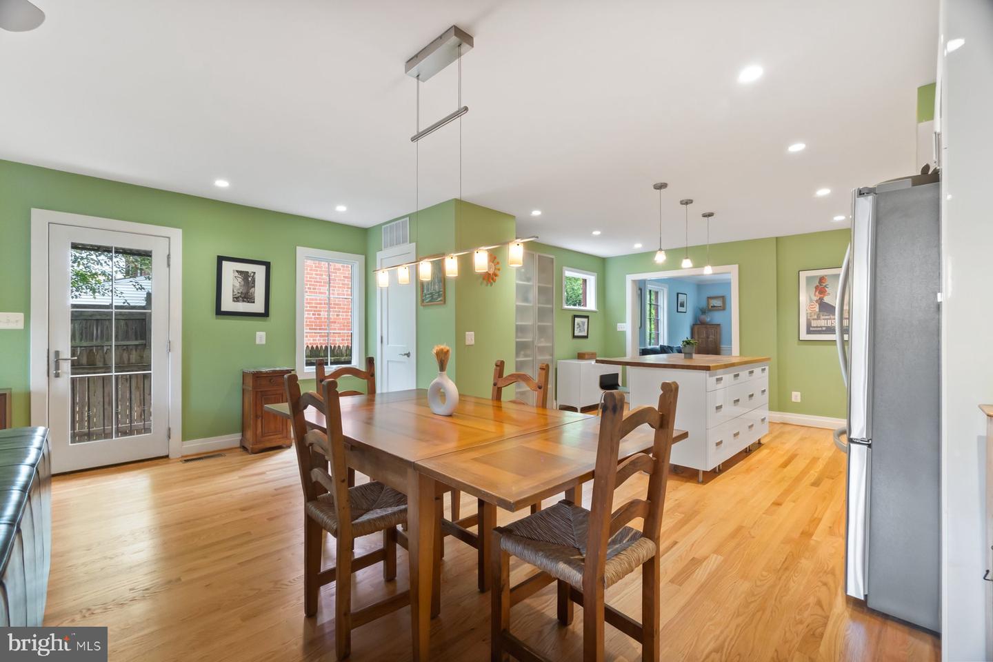 725 S COLUMBUS ST, ALEXANDRIA, Virginia 22314, 3 Bedrooms Bedrooms, ,3 BathroomsBathrooms,Residential,For sale,725 S COLUMBUS ST,VAAX2045110 MLS # VAAX2045110