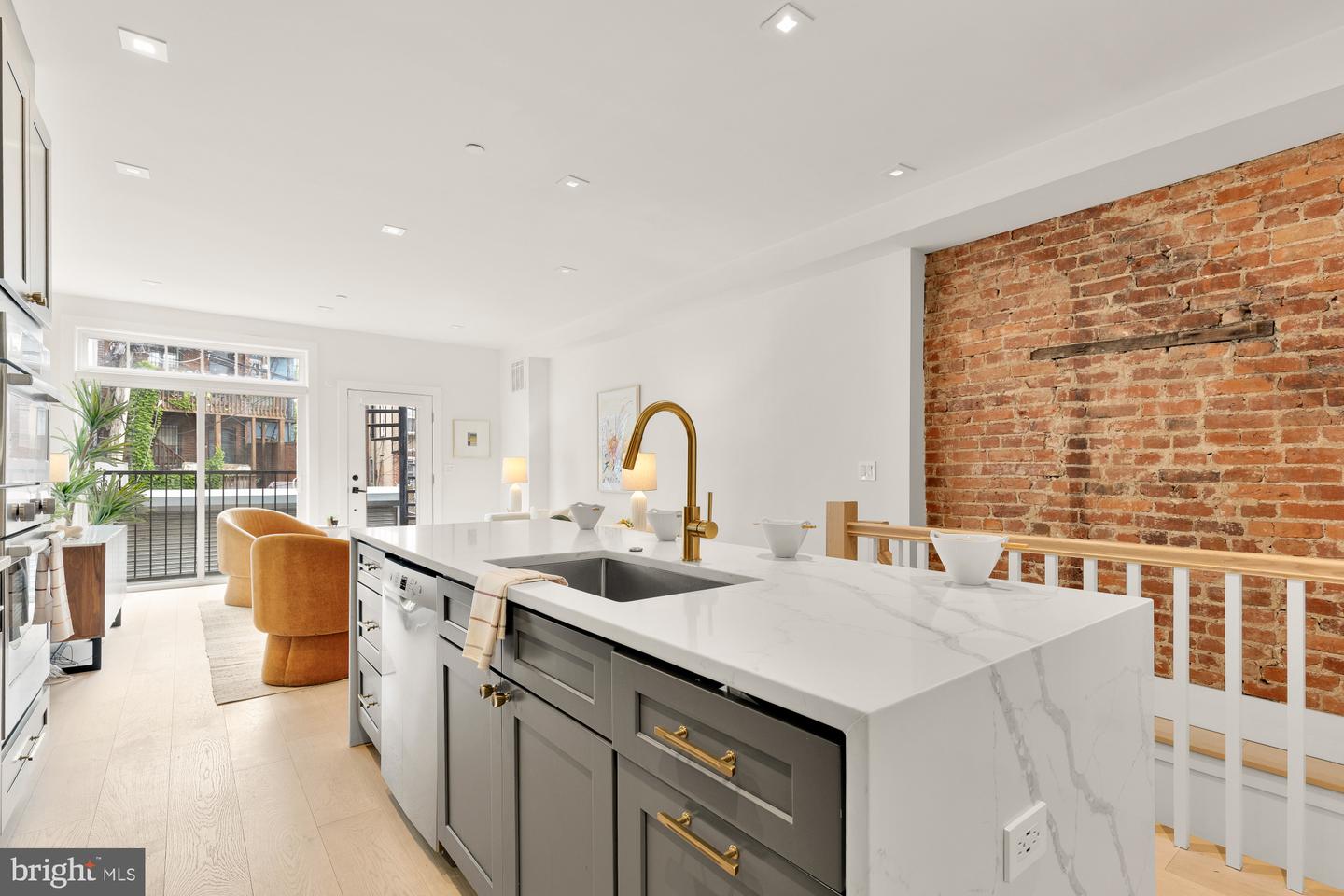 118 THOMAS ST NW #1, WASHINGTON, District Of Columbia 20001, 3 Bedrooms Bedrooms, ,2 BathroomsBathrooms,Residential,For sale,118 THOMAS ST NW #1,DCDC2199646 MLS # DCDC2199646