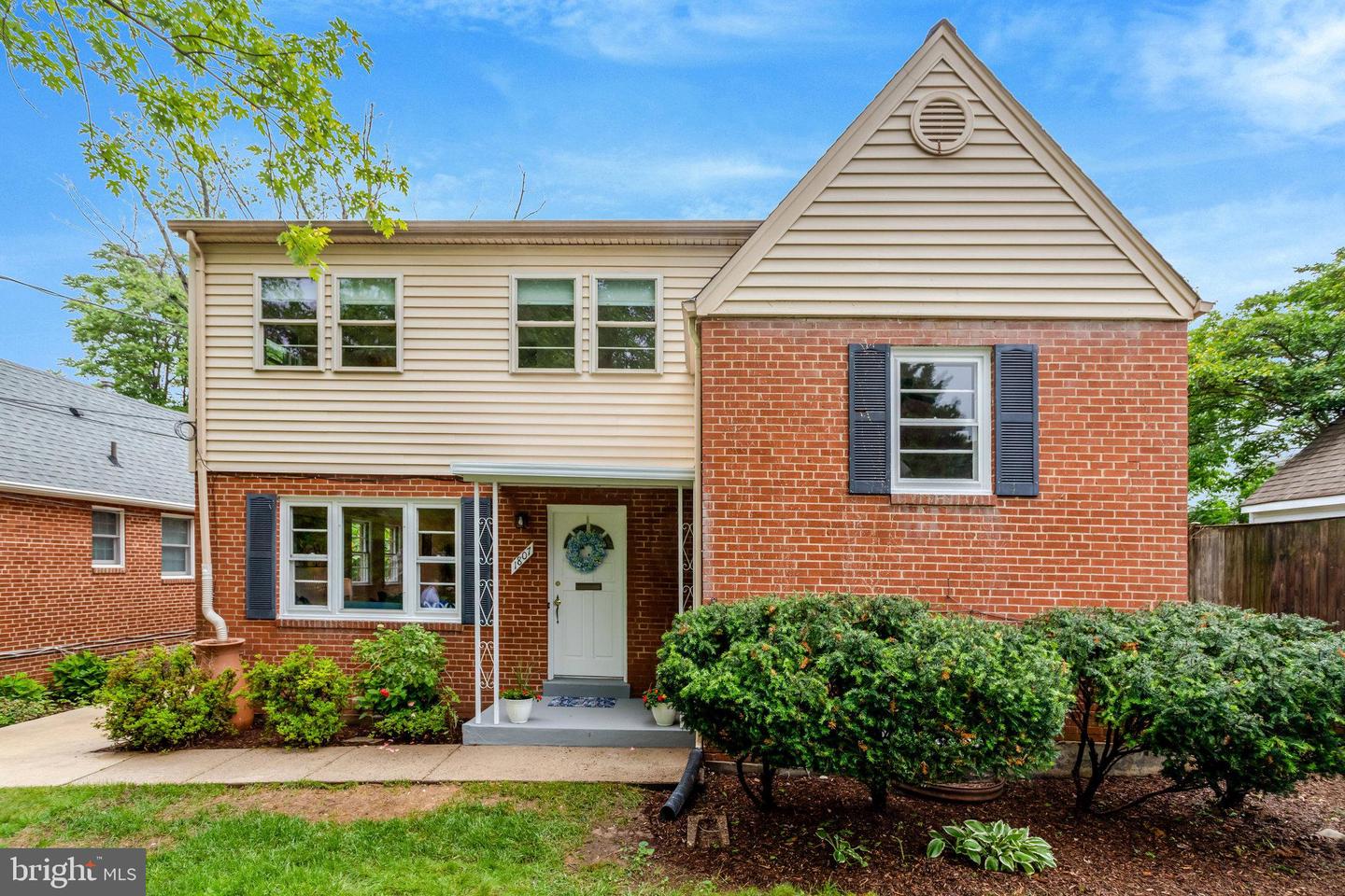 1807 N BARTON ST, ARLINGTON, Virginia 22201, 5 Bedrooms Bedrooms, ,2 BathroomsBathrooms,Residential,For sale,1807 N BARTON ST,VAAR2057256 MLS # VAAR2057256