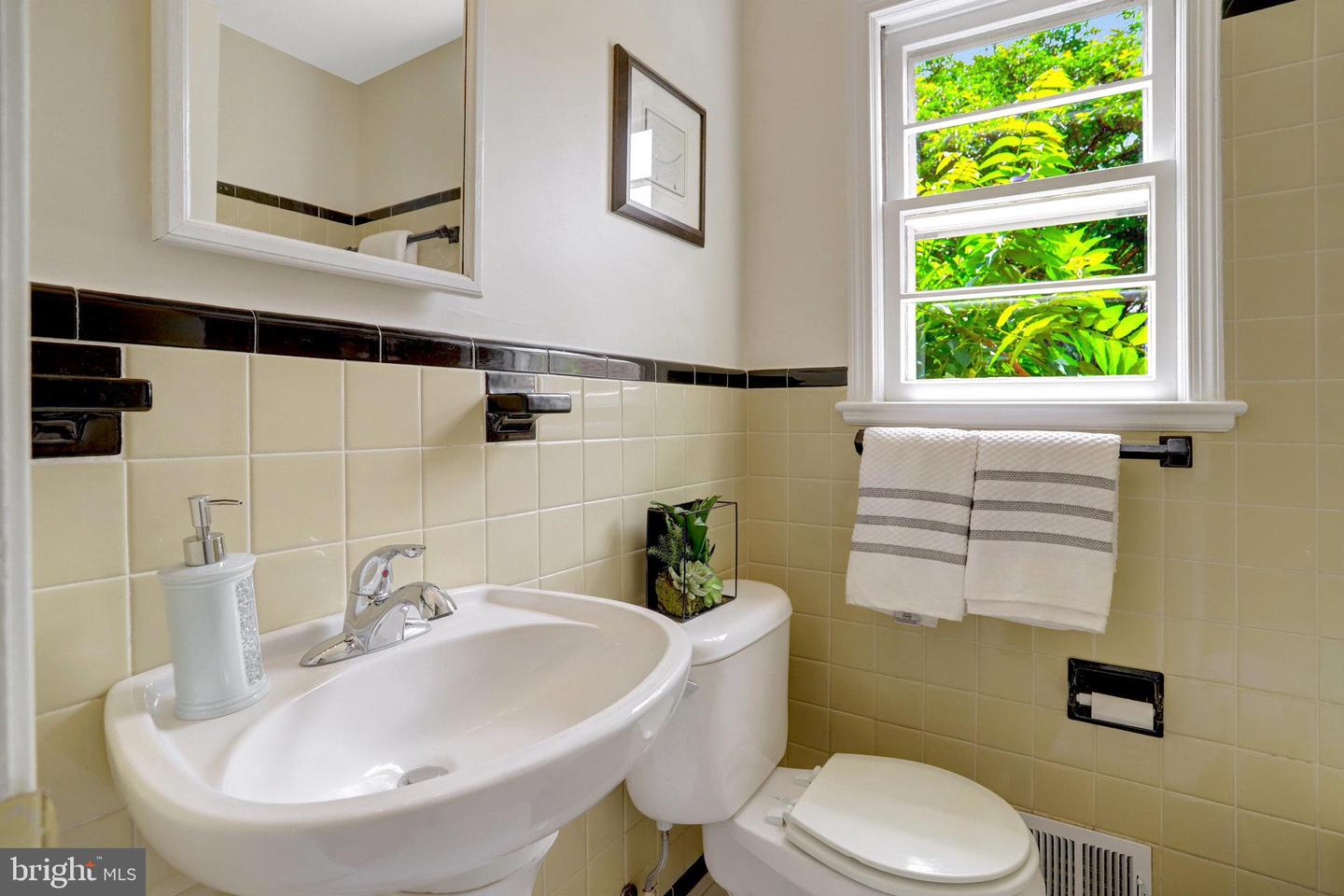 1807 N BARTON ST, ARLINGTON, Virginia 22201, 5 Bedrooms Bedrooms, ,2 BathroomsBathrooms,Residential,For sale,1807 N BARTON ST,VAAR2057256 MLS # VAAR2057256