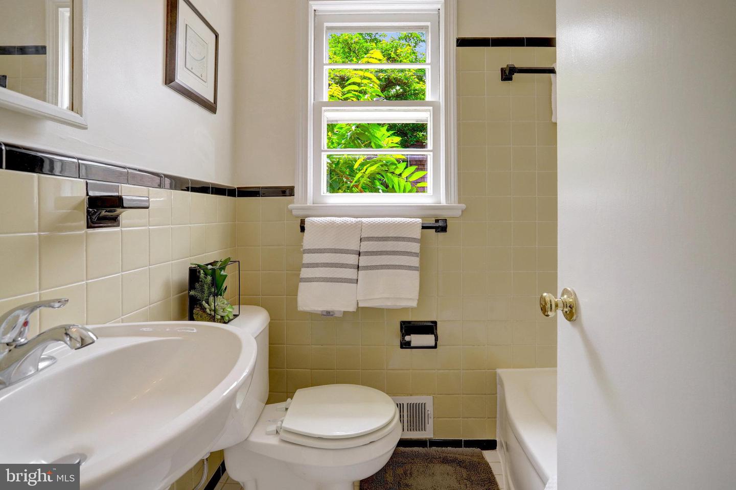 1807 N BARTON ST, ARLINGTON, Virginia 22201, 5 Bedrooms Bedrooms, ,2 BathroomsBathrooms,Residential,For sale,1807 N BARTON ST,VAAR2057256 MLS # VAAR2057256