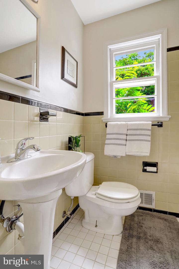 1807 N BARTON ST, ARLINGTON, Virginia 22201, 5 Bedrooms Bedrooms, ,2 BathroomsBathrooms,Residential,For sale,1807 N BARTON ST,VAAR2057256 MLS # VAAR2057256