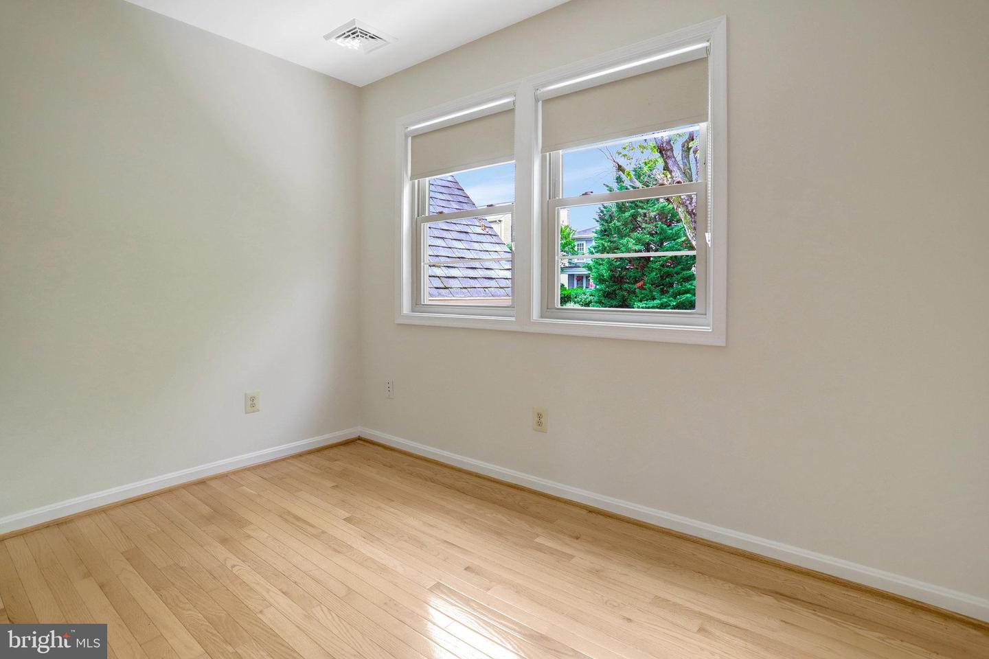 1807 N BARTON ST, ARLINGTON, Virginia 22201, 5 Bedrooms Bedrooms, ,2 BathroomsBathrooms,Residential,For sale,1807 N BARTON ST,VAAR2057256 MLS # VAAR2057256