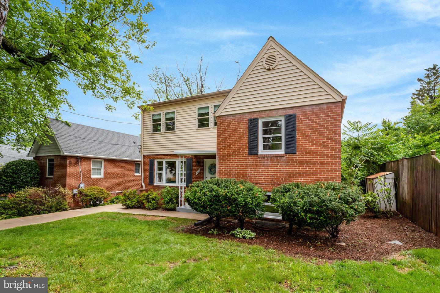 1807 N BARTON ST, ARLINGTON, Virginia 22201, 5 Bedrooms Bedrooms, ,2 BathroomsBathrooms,Residential,For sale,1807 N BARTON ST,VAAR2057256 MLS # VAAR2057256