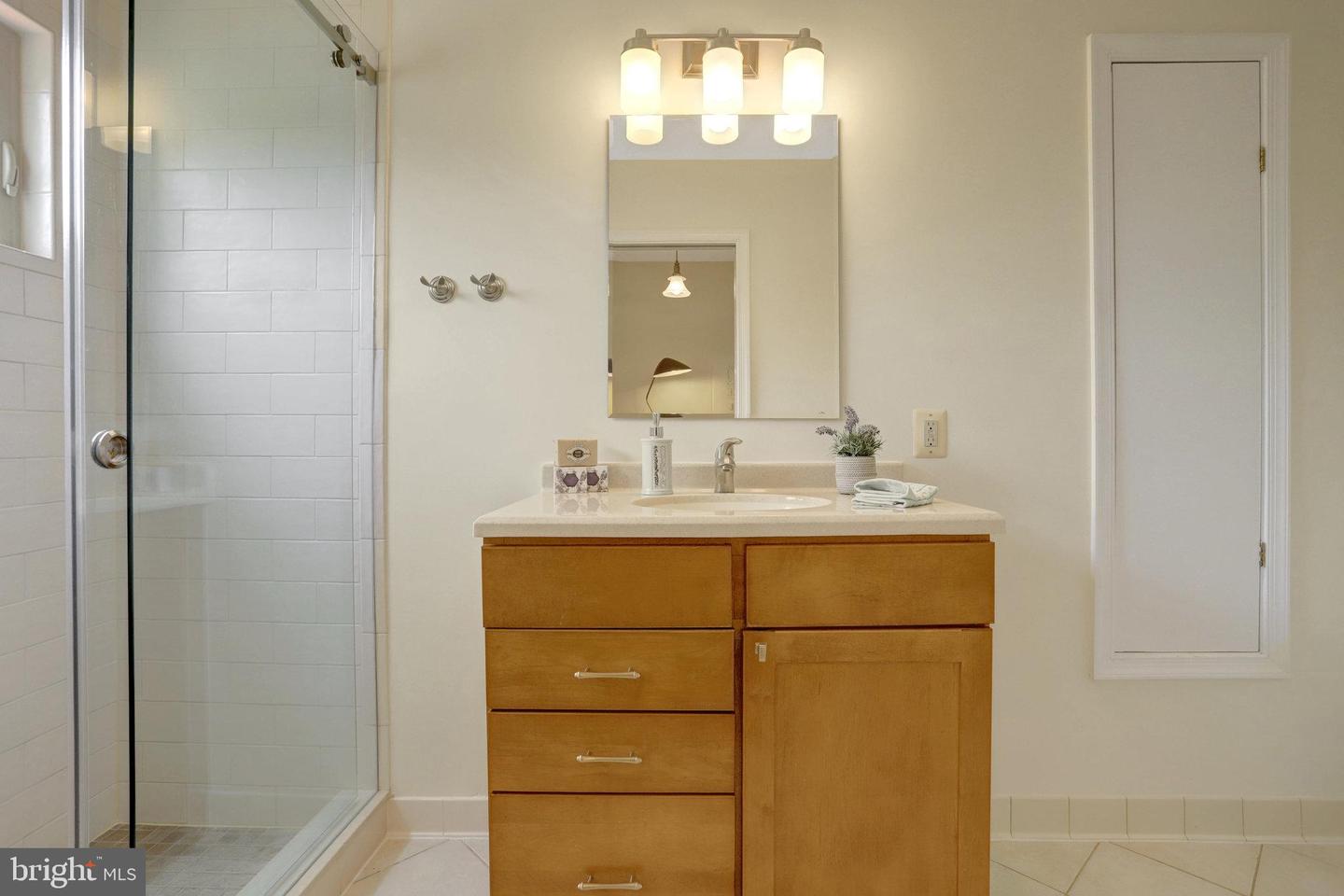1807 N BARTON ST, ARLINGTON, Virginia 22201, 5 Bedrooms Bedrooms, ,2 BathroomsBathrooms,Residential,For sale,1807 N BARTON ST,VAAR2057256 MLS # VAAR2057256