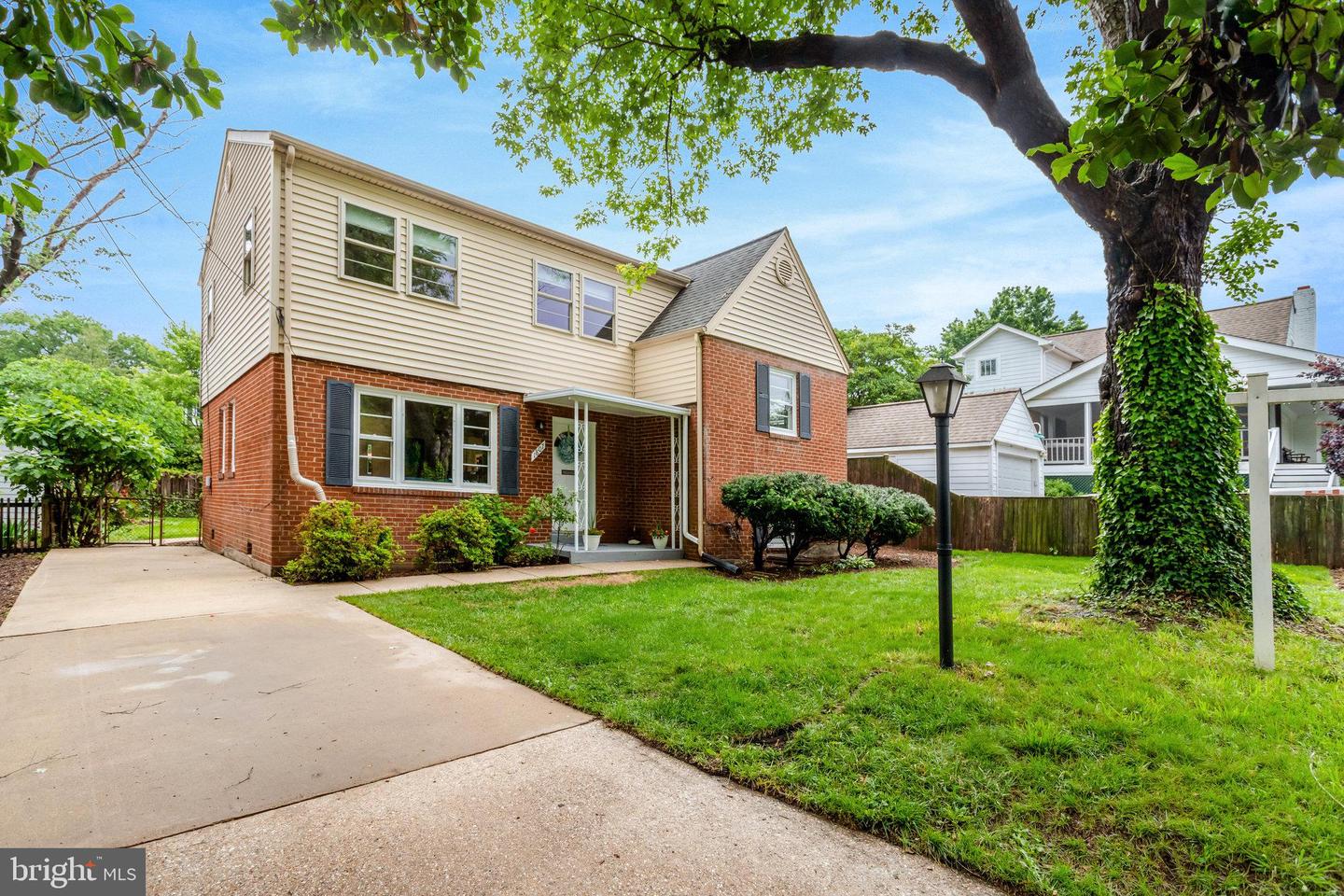 1807 N BARTON ST, ARLINGTON, Virginia 22201, 5 Bedrooms Bedrooms, ,2 BathroomsBathrooms,Residential,For sale,1807 N BARTON ST,VAAR2057256 MLS # VAAR2057256