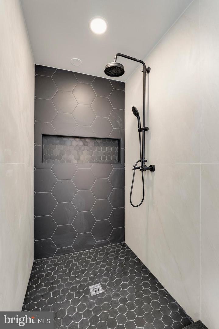 1405 42ND PL SE, WASHINGTON, District Of Columbia 20020, 4 Bedrooms Bedrooms, ,2 BathroomsBathrooms,Residential,For sale,1405 42ND PL SE,DCDC2199766 MLS # DCDC2199766