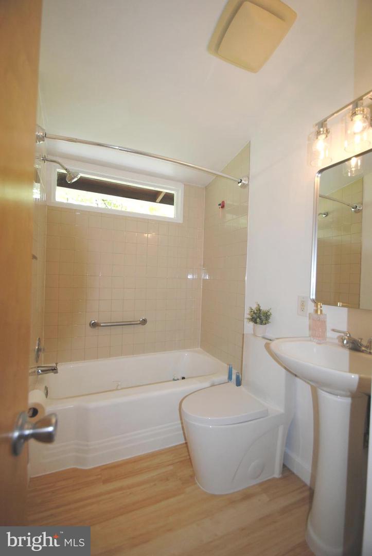 7807 SYCAMORE DR, FALLS CHURCH, Virginia 22042, 2 Bedrooms Bedrooms, ,1 BathroomBathrooms,Residential,For sale,7807 SYCAMORE DR,VAFX2239812 MLS # VAFX2239812