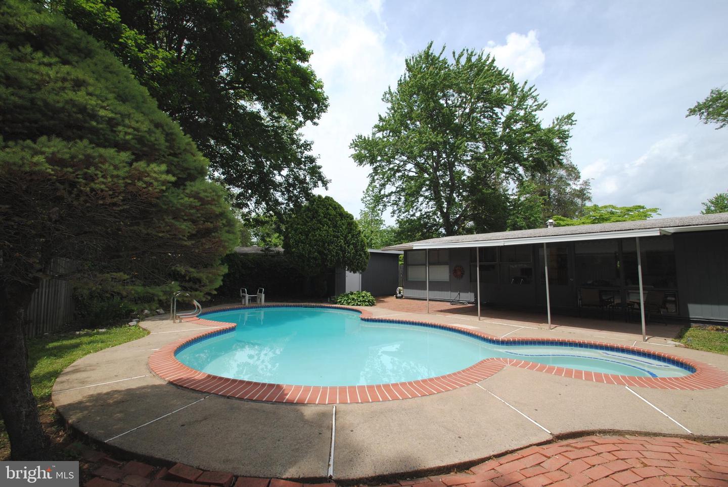 7807 SYCAMORE DR, FALLS CHURCH, Virginia 22042, 2 Bedrooms Bedrooms, ,1 BathroomBathrooms,Residential,For sale,7807 SYCAMORE DR,VAFX2239812 MLS # VAFX2239812