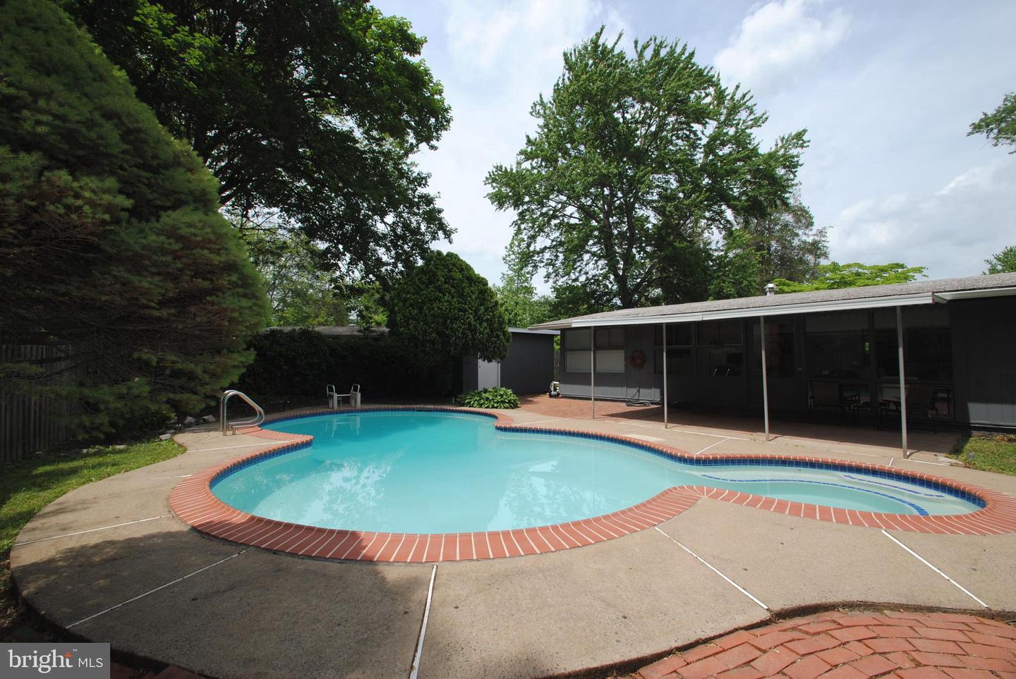7807 SYCAMORE DR, FALLS CHURCH, Virginia 22042, 2 Bedrooms Bedrooms, ,1 BathroomBathrooms,Residential,For sale,7807 SYCAMORE DR,VAFX2239812 MLS # VAFX2239812