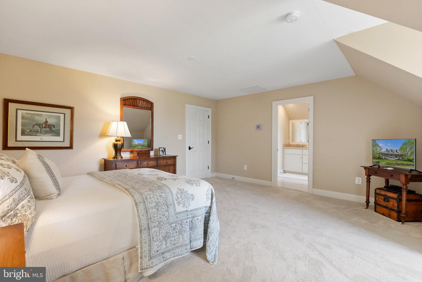 34321 FOXWOOD LN, BLUEMONT, Virginia 20135, 4 Bedrooms Bedrooms, ,3 BathroomsBathrooms,Residential,For sale,34321 FOXWOOD LN,VALO2096034 MLS # VALO2096034