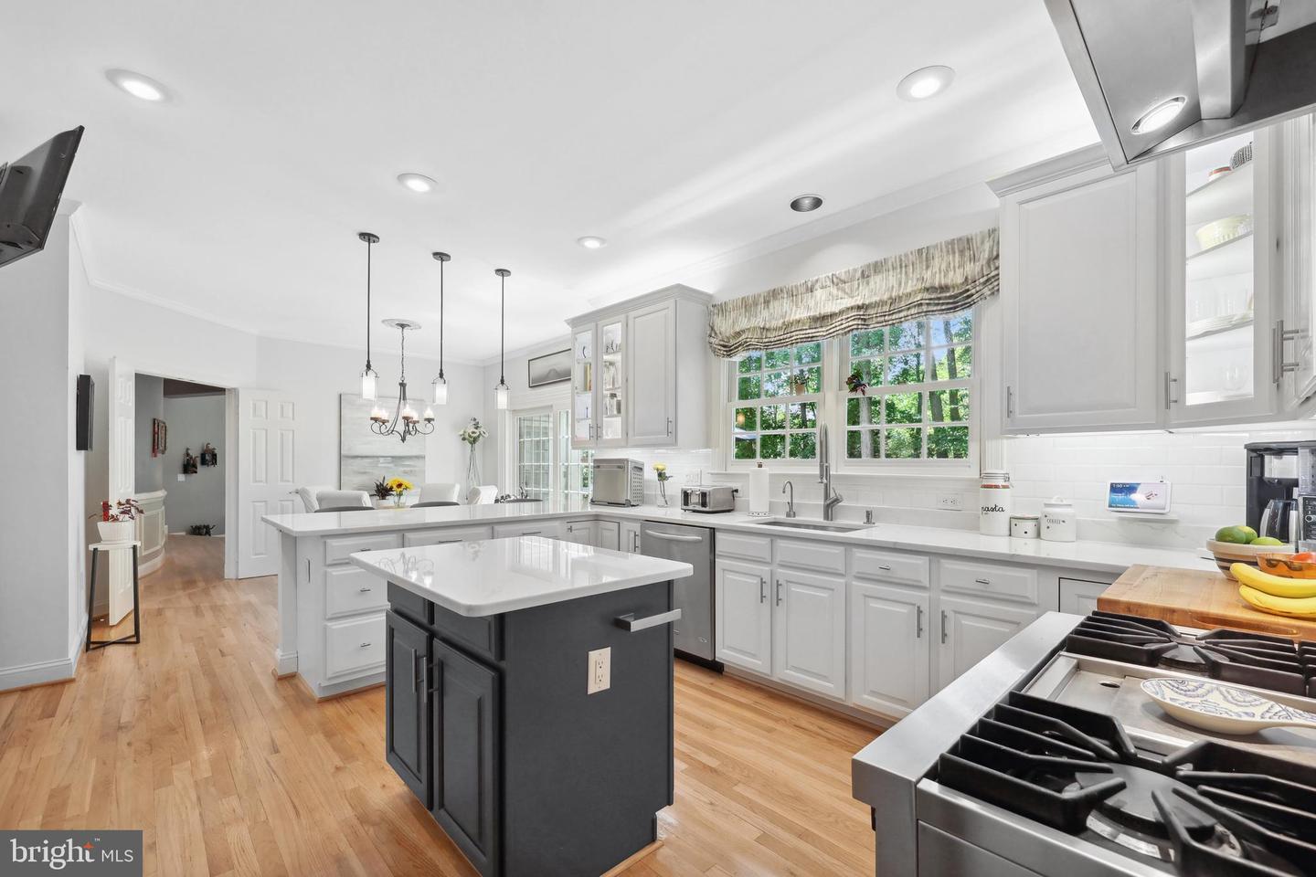 9807 PORTSIDE DR, BURKE, Virginia 22015, 4 Bedrooms Bedrooms, ,4 BathroomsBathrooms,Residential,For sale,9807 PORTSIDE DR,VAFX2239626 MLS # VAFX2239626