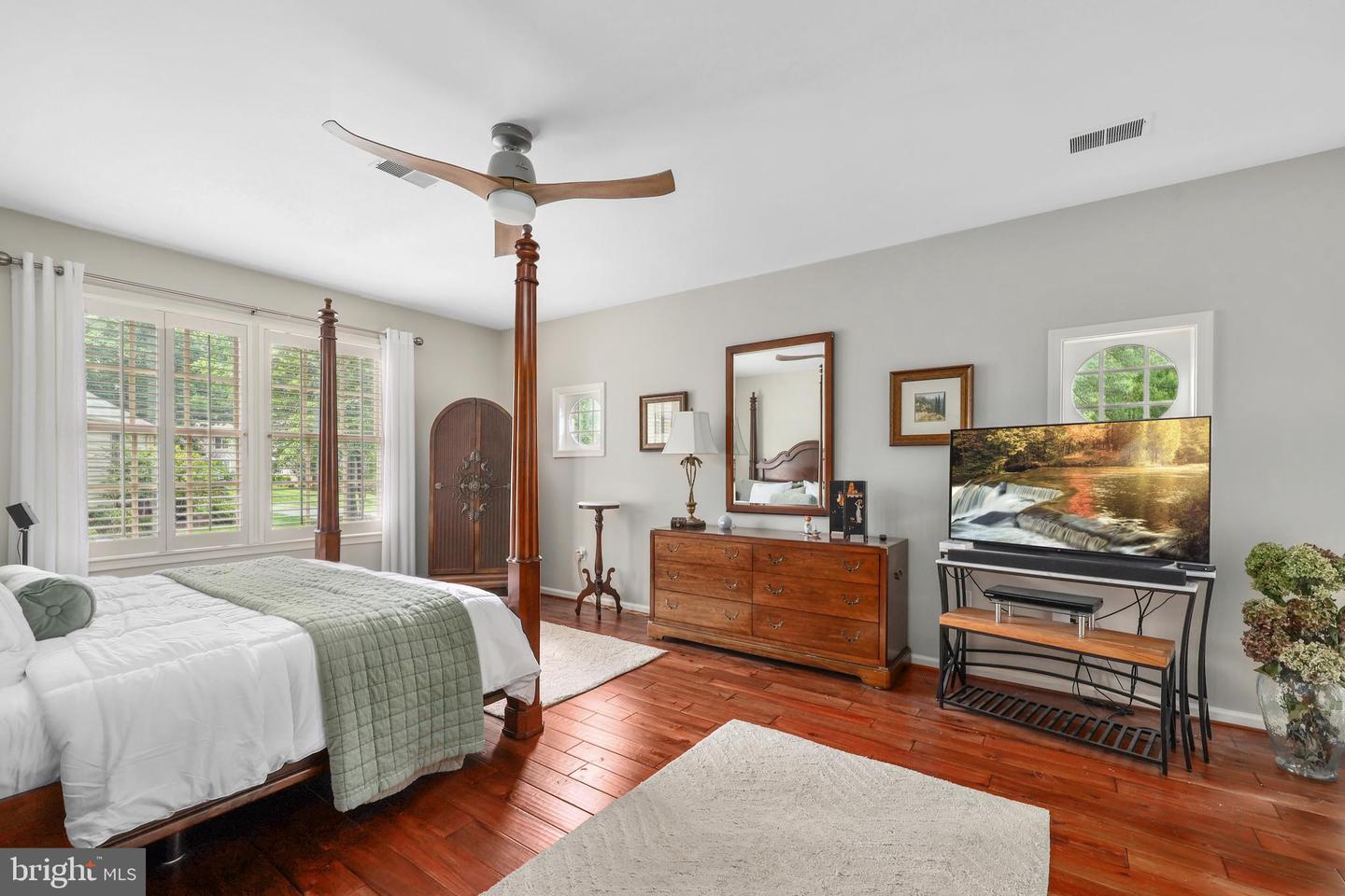 9807 PORTSIDE DR, BURKE, Virginia 22015, 4 Bedrooms Bedrooms, ,4 BathroomsBathrooms,Residential,For sale,9807 PORTSIDE DR,VAFX2239626 MLS # VAFX2239626
