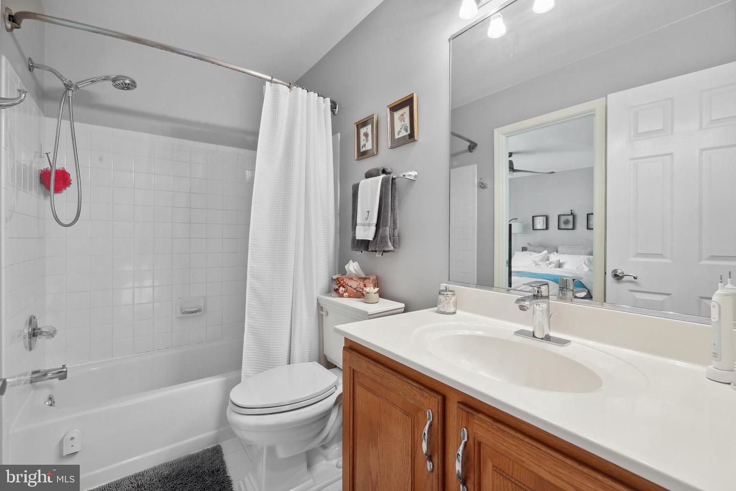 9807 PORTSIDE DR, BURKE, Virginia 22015, 4 Bedrooms Bedrooms, ,4 BathroomsBathrooms,Residential,For sale,9807 PORTSIDE DR,VAFX2239626 MLS # VAFX2239626