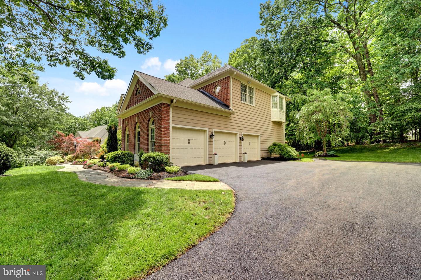 9807 PORTSIDE DR, BURKE, Virginia 22015, 4 Bedrooms Bedrooms, ,4 BathroomsBathrooms,Residential,For sale,9807 PORTSIDE DR,VAFX2239626 MLS # VAFX2239626