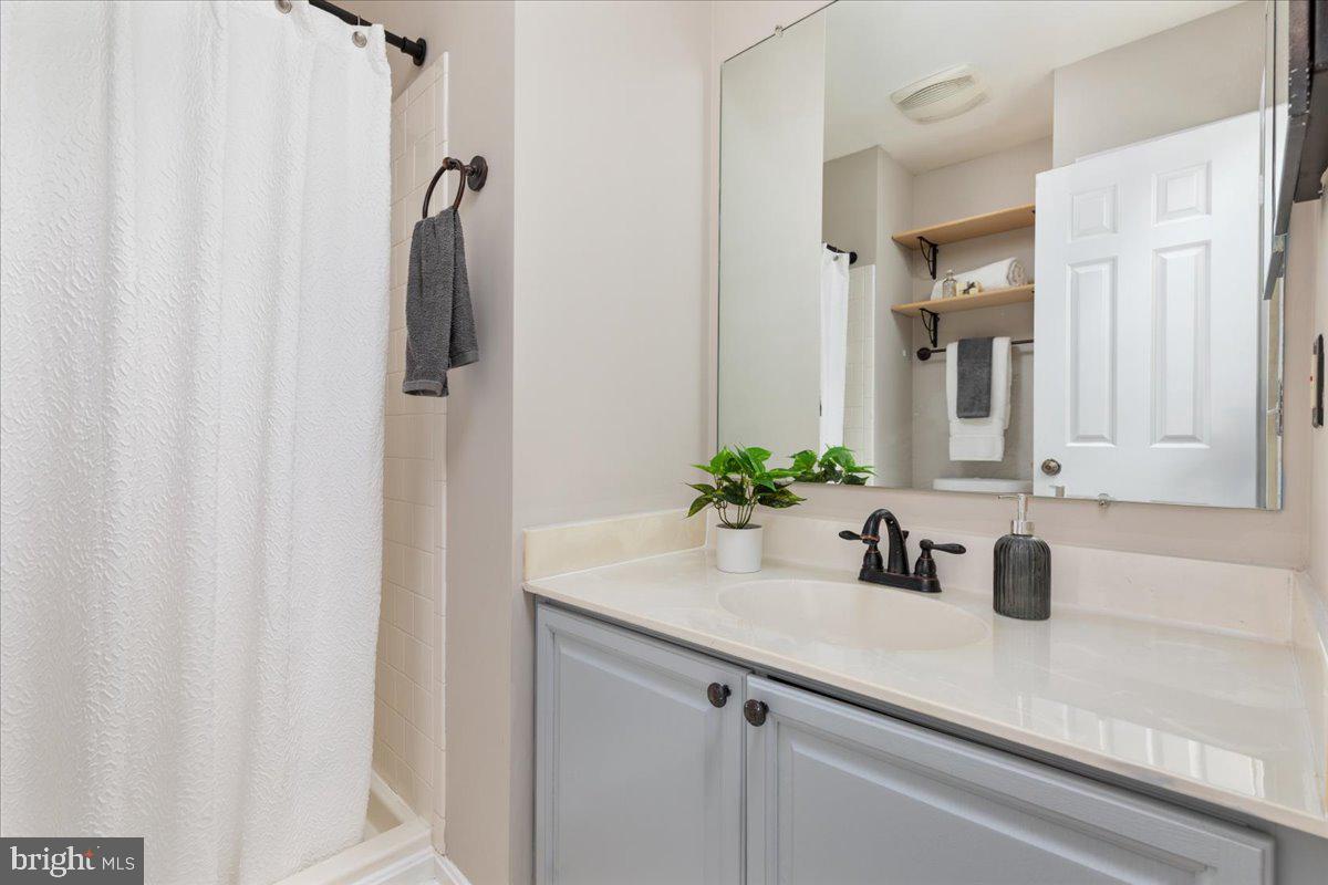13653 WILDFLOWER LN, CLIFTON, Virginia 20124, 3 Bedrooms Bedrooms, ,3 BathroomsBathrooms,Residential,For sale,13653 WILDFLOWER LN,VAFX2239636 MLS # VAFX2239636