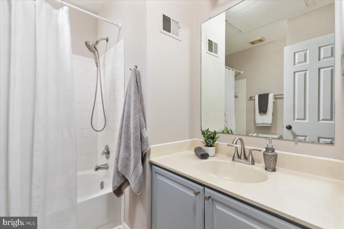 13653 WILDFLOWER LN, CLIFTON, Virginia 20124, 3 Bedrooms Bedrooms, ,3 BathroomsBathrooms,Residential,For sale,13653 WILDFLOWER LN,VAFX2239636 MLS # VAFX2239636