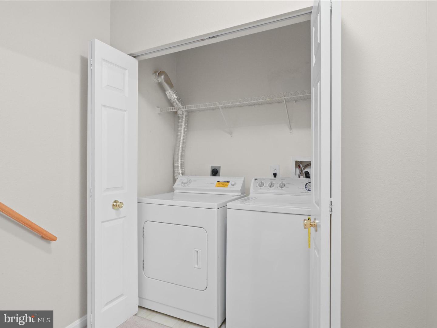 4574 SUPERIOR SQ, FAIRFAX, Virginia 22033, 2 Bedrooms Bedrooms, ,2 BathroomsBathrooms,Residential,For sale,4574 SUPERIOR SQ,VAFX2239660 MLS # VAFX2239660