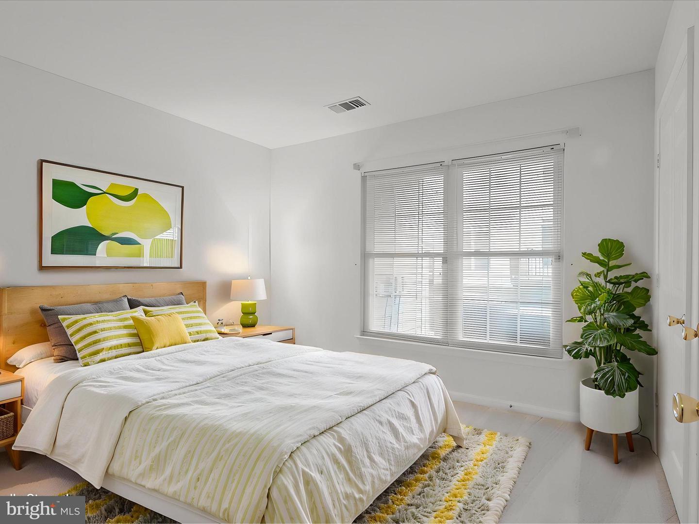 4574 SUPERIOR SQ, FAIRFAX, Virginia 22033, 2 Bedrooms Bedrooms, ,2 BathroomsBathrooms,Residential,For sale,4574 SUPERIOR SQ,VAFX2239660 MLS # VAFX2239660
