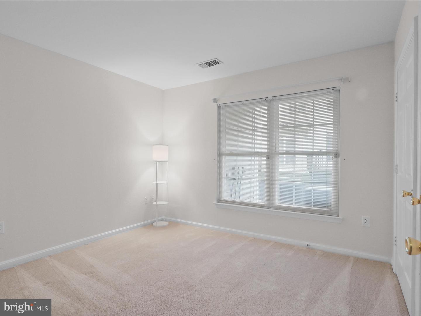 4574 SUPERIOR SQ, FAIRFAX, Virginia 22033, 2 Bedrooms Bedrooms, ,2 BathroomsBathrooms,Residential,For sale,4574 SUPERIOR SQ,VAFX2239660 MLS # VAFX2239660