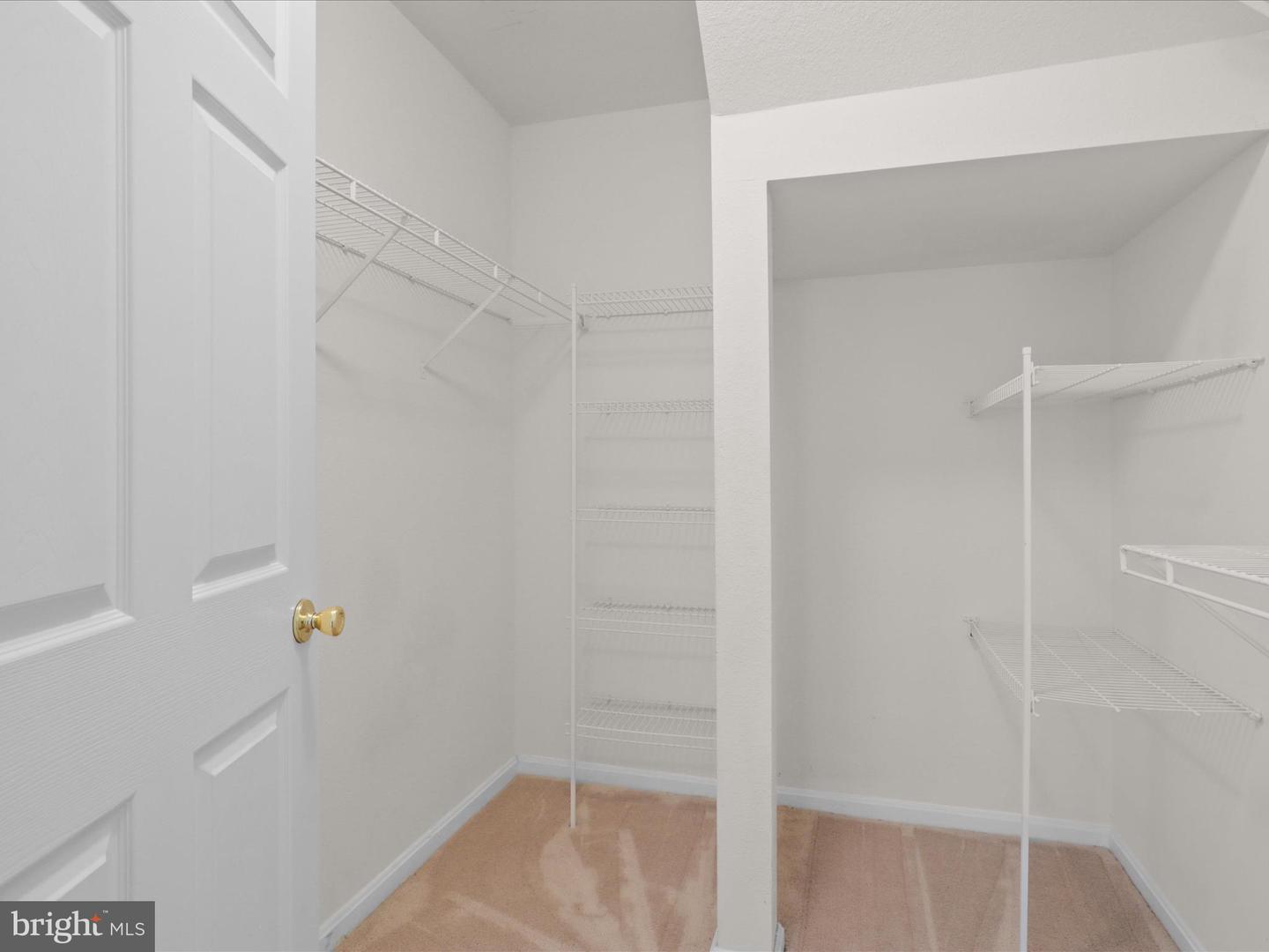 4574 SUPERIOR SQ, FAIRFAX, Virginia 22033, 2 Bedrooms Bedrooms, ,2 BathroomsBathrooms,Residential,For sale,4574 SUPERIOR SQ,VAFX2239660 MLS # VAFX2239660