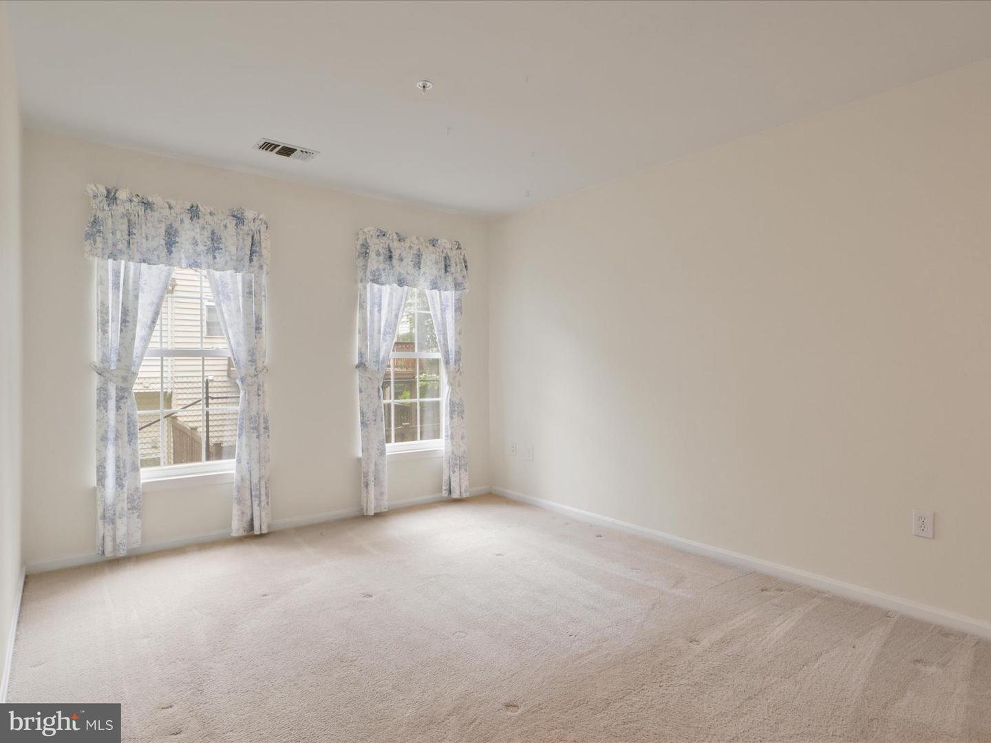 4574 SUPERIOR SQ, FAIRFAX, Virginia 22033, 2 Bedrooms Bedrooms, ,2 BathroomsBathrooms,Residential,For sale,4574 SUPERIOR SQ,VAFX2239660 MLS # VAFX2239660