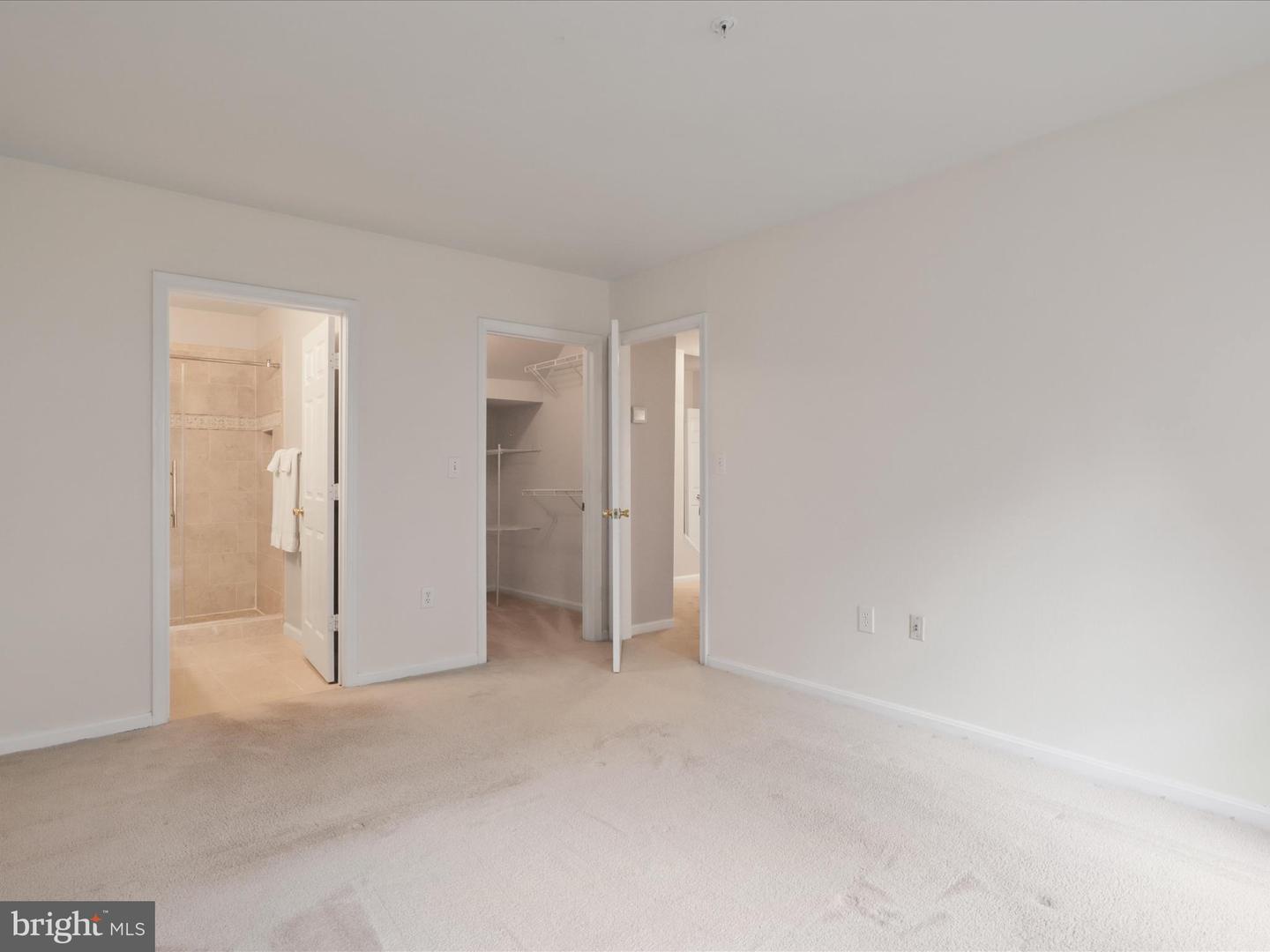 4574 SUPERIOR SQ, FAIRFAX, Virginia 22033, 2 Bedrooms Bedrooms, ,2 BathroomsBathrooms,Residential,For sale,4574 SUPERIOR SQ,VAFX2239660 MLS # VAFX2239660