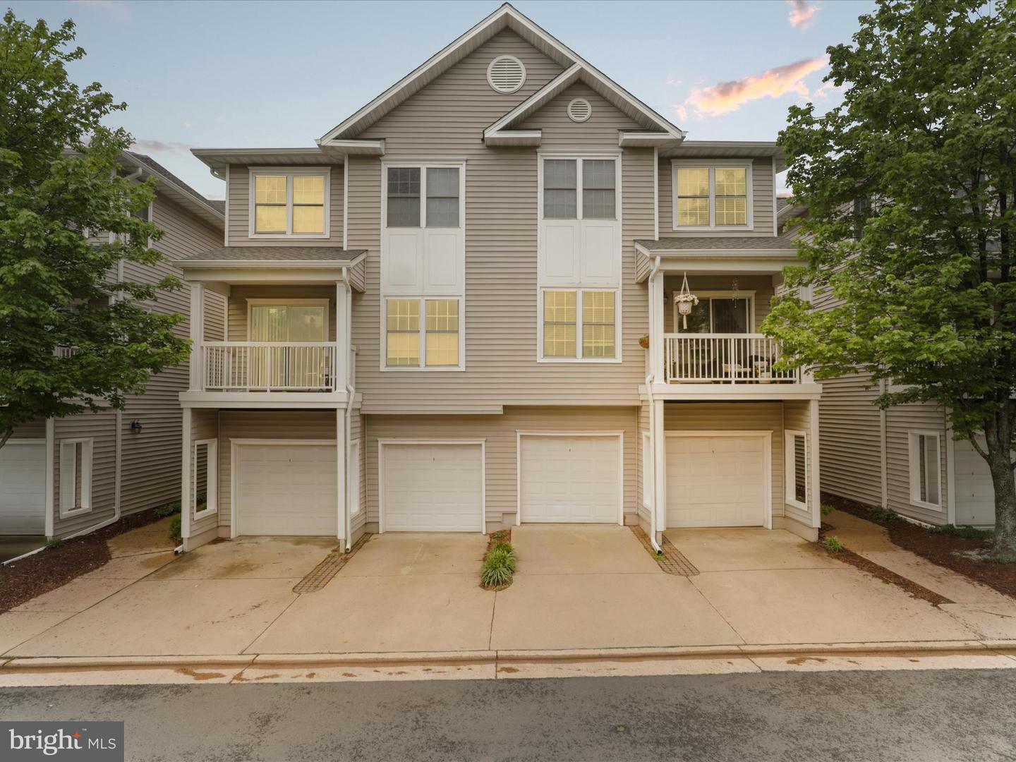 4574 SUPERIOR SQ, FAIRFAX, Virginia 22033, 2 Bedrooms Bedrooms, ,2 BathroomsBathrooms,Residential,For sale,4574 SUPERIOR SQ,VAFX2239660 MLS # VAFX2239660