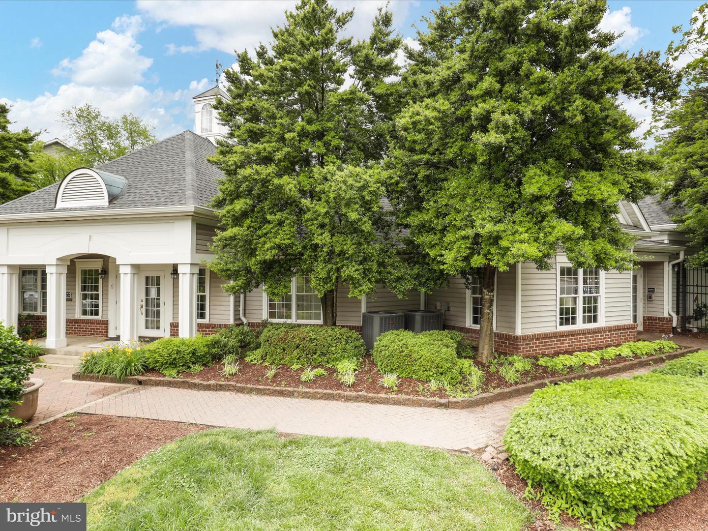 4574 SUPERIOR SQ, FAIRFAX, Virginia 22033, 2 Bedrooms Bedrooms, ,2 BathroomsBathrooms,Residential,For sale,4574 SUPERIOR SQ,VAFX2239660 MLS # VAFX2239660