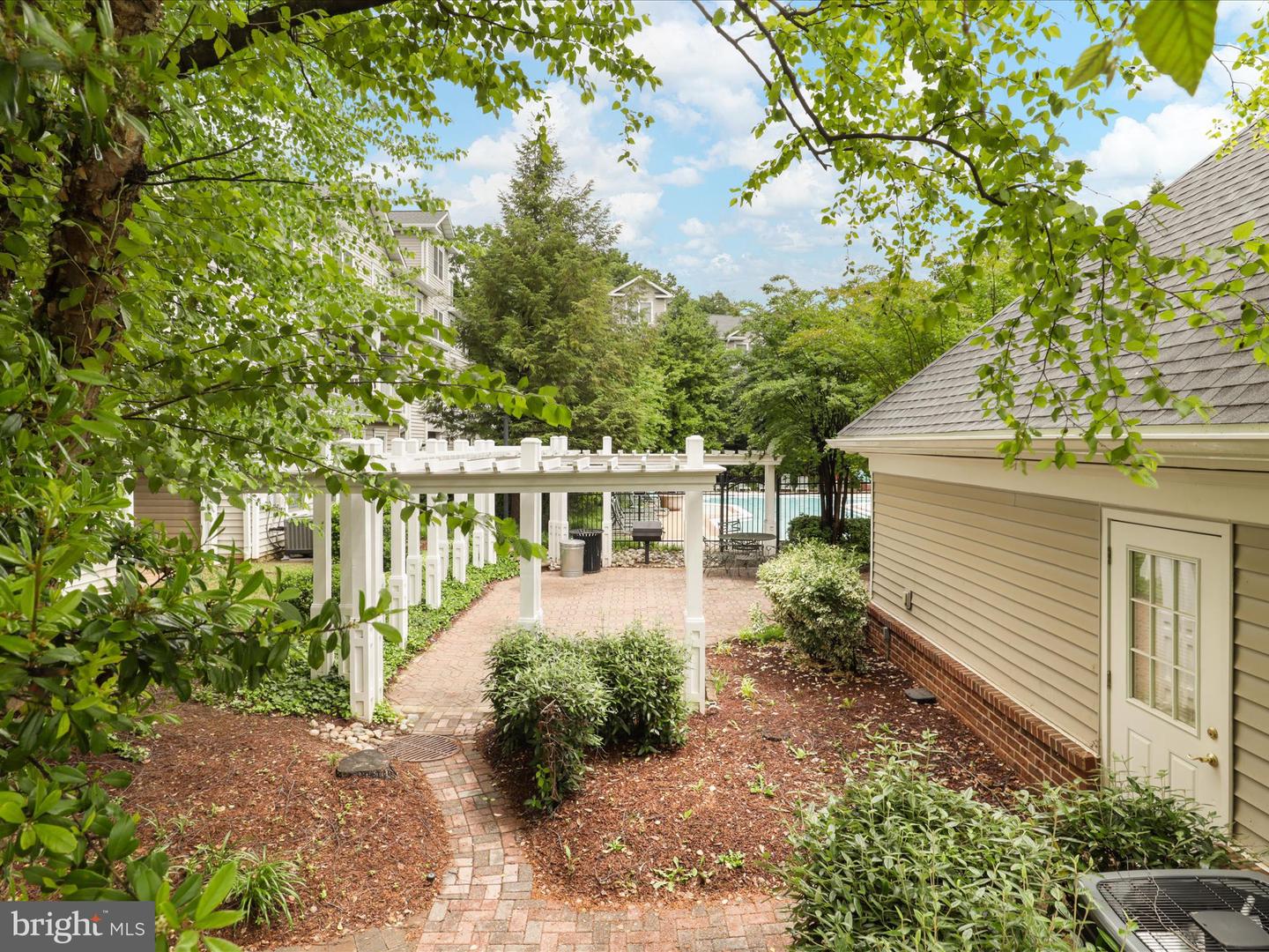 4574 SUPERIOR SQ, FAIRFAX, Virginia 22033, 2 Bedrooms Bedrooms, ,2 BathroomsBathrooms,Residential,For sale,4574 SUPERIOR SQ,VAFX2239660 MLS # VAFX2239660
