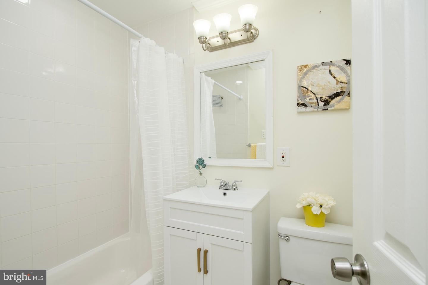 5603 FRANCONIA RD #301, ALEXANDRIA, Virginia 22310, 2 Bedrooms Bedrooms, ,1 BathroomBathrooms,Residential,For sale,5603 FRANCONIA RD #301,VAFX2239720 MLS # VAFX2239720