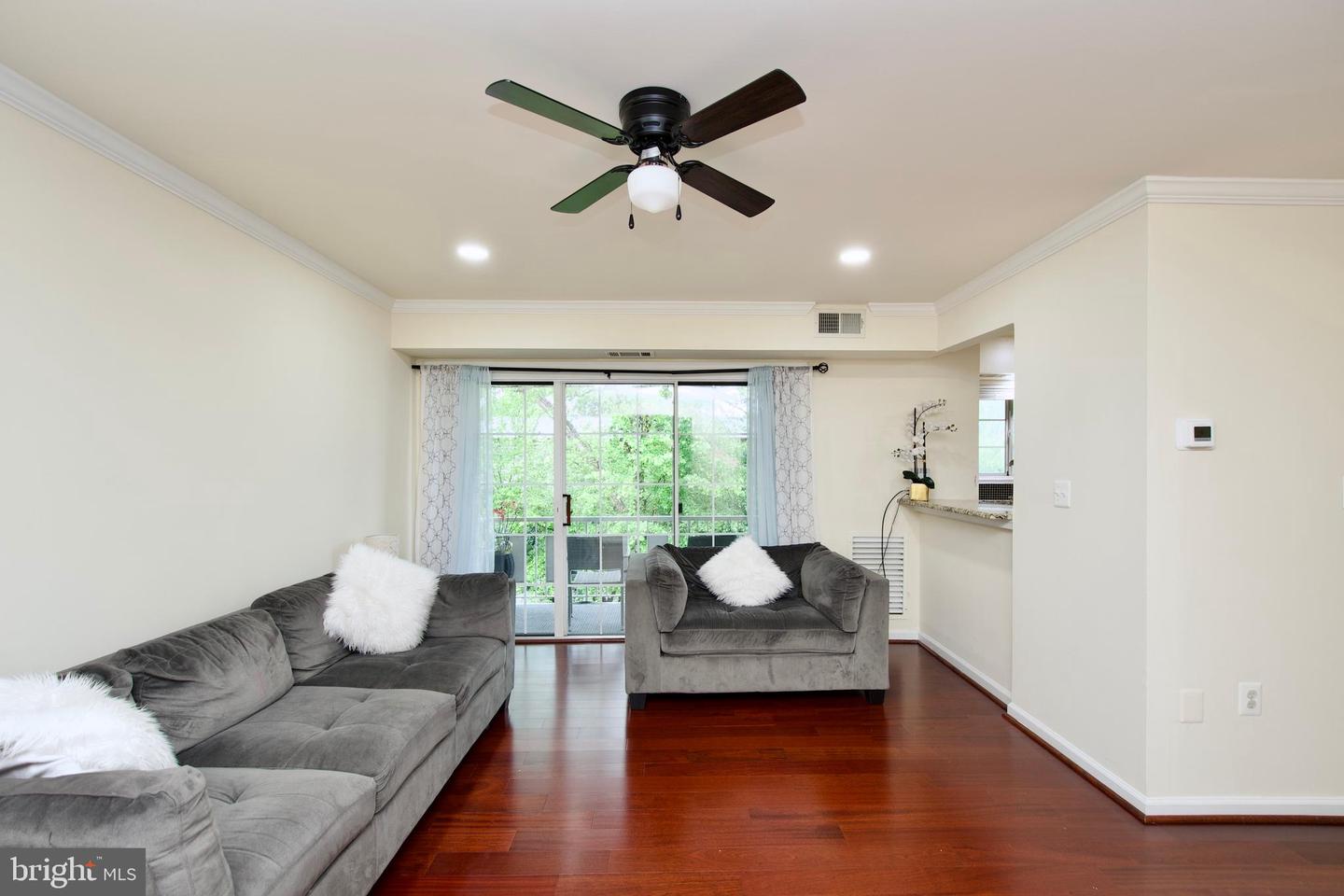 5603 FRANCONIA RD #301, ALEXANDRIA, Virginia 22310, 2 Bedrooms Bedrooms, ,1 BathroomBathrooms,Residential,For sale,5603 FRANCONIA RD #301,VAFX2239720 MLS # VAFX2239720