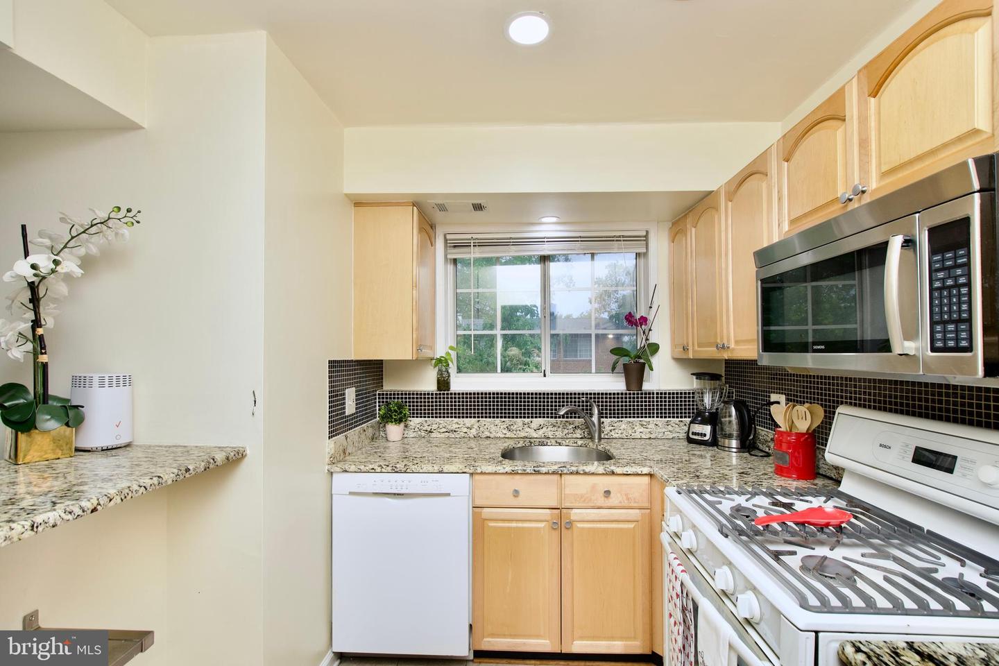 5603 FRANCONIA RD #301, ALEXANDRIA, Virginia 22310, 2 Bedrooms Bedrooms, ,1 BathroomBathrooms,Residential,For sale,5603 FRANCONIA RD #301,VAFX2239720 MLS # VAFX2239720