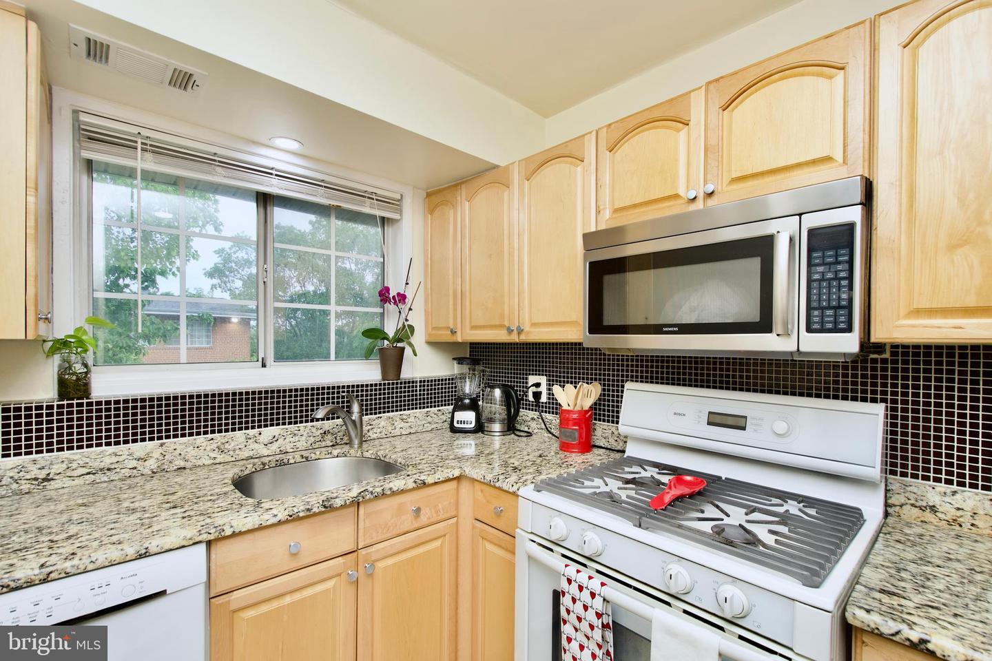 5603 FRANCONIA RD #301, ALEXANDRIA, Virginia 22310, 2 Bedrooms Bedrooms, ,1 BathroomBathrooms,Residential,For sale,5603 FRANCONIA RD #301,VAFX2239720 MLS # VAFX2239720