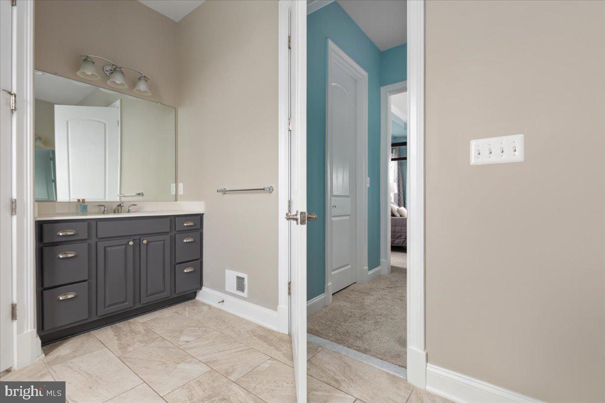 39571 CHARLES HENRY PL, WATERFORD, Virginia 20197, 5 Bedrooms Bedrooms, ,3 BathroomsBathrooms,Residential,For sale,39571 CHARLES HENRY PL,VALO2096020 MLS # VALO2096020