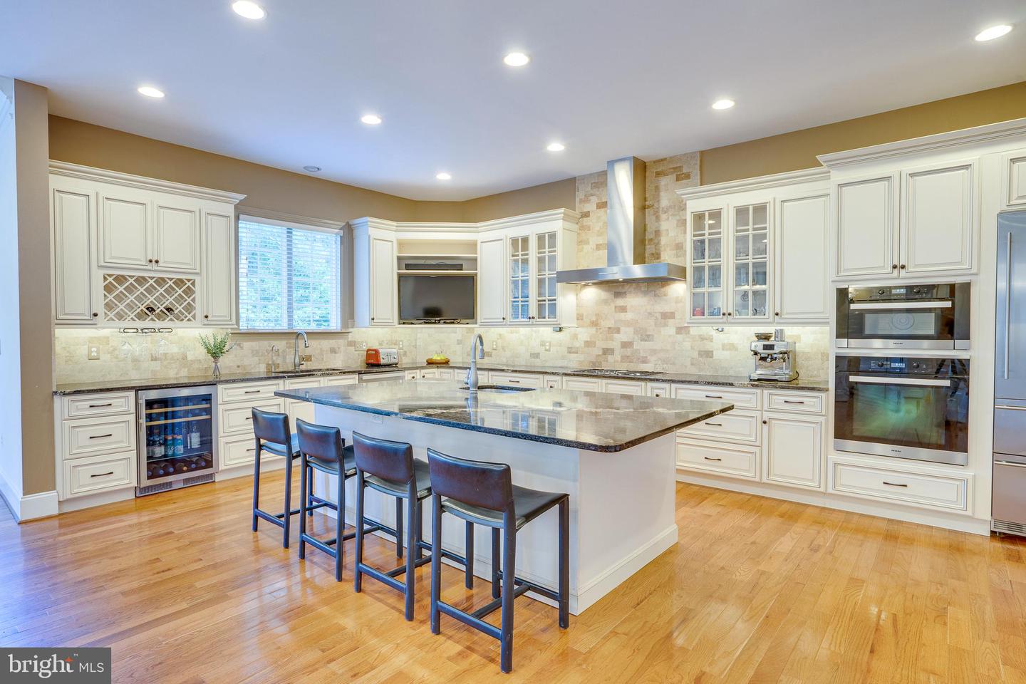 829 GOLDEN ARROW ST, GREAT FALLS, Virginia 22066, 6 Bedrooms Bedrooms, ,6 BathroomsBathrooms,Residential,For sale,829 GOLDEN ARROW ST,VAFX2239824 MLS # VAFX2239824