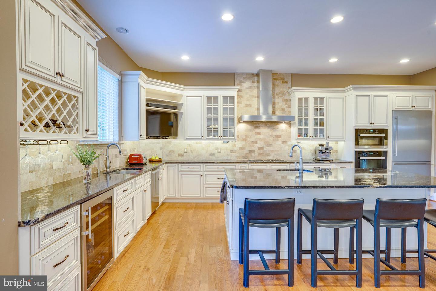 829 GOLDEN ARROW ST, GREAT FALLS, Virginia 22066, 6 Bedrooms Bedrooms, ,6 BathroomsBathrooms,Residential,For sale,829 GOLDEN ARROW ST,VAFX2239824 MLS # VAFX2239824