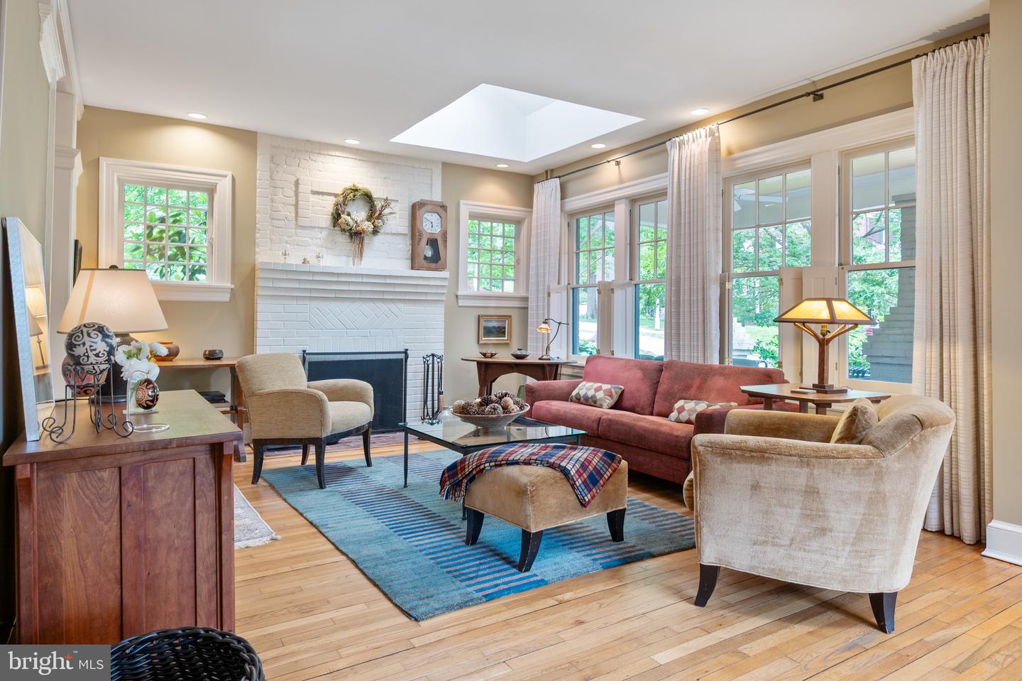 120 W MAPLE ST, ALEXANDRIA, Virginia 22301, 4 Bedrooms Bedrooms, ,3 BathroomsBathrooms,Residential,For sale,120 W MAPLE ST,VAAX2045226 MLS # VAAX2045226