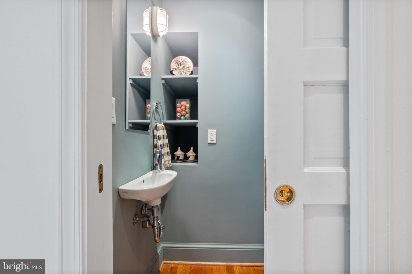 120 W MAPLE ST, ALEXANDRIA, Virginia 22301, 4 Bedrooms Bedrooms, ,3 BathroomsBathrooms,Residential,For sale,120 W MAPLE ST,VAAX2045226 MLS # VAAX2045226