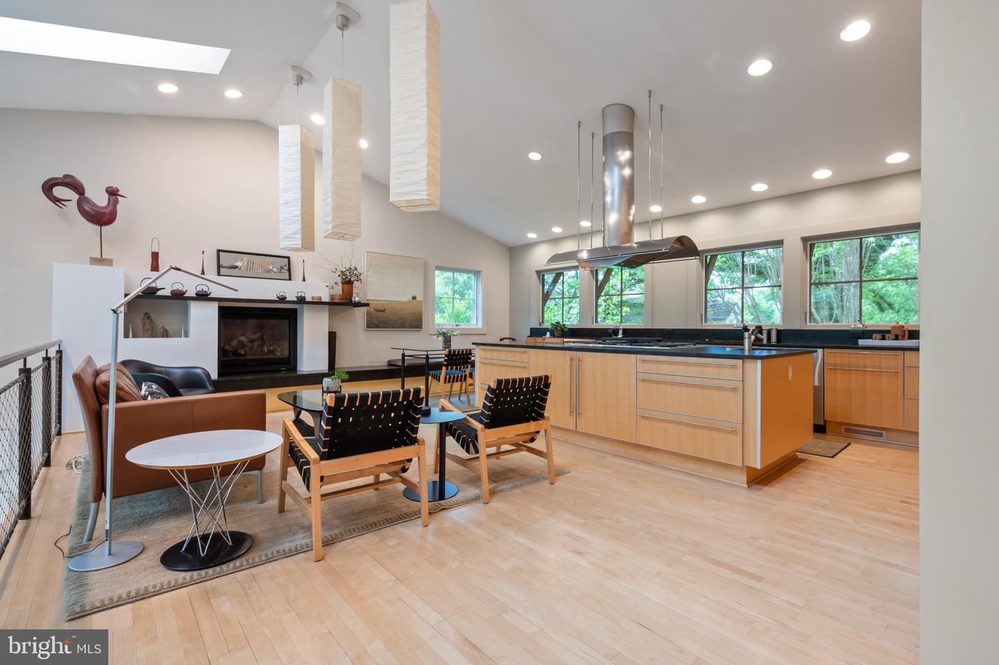120 W MAPLE ST, ALEXANDRIA, Virginia 22301, 4 Bedrooms Bedrooms, ,3 BathroomsBathrooms,Residential,For sale,120 W MAPLE ST,VAAX2045226 MLS # VAAX2045226