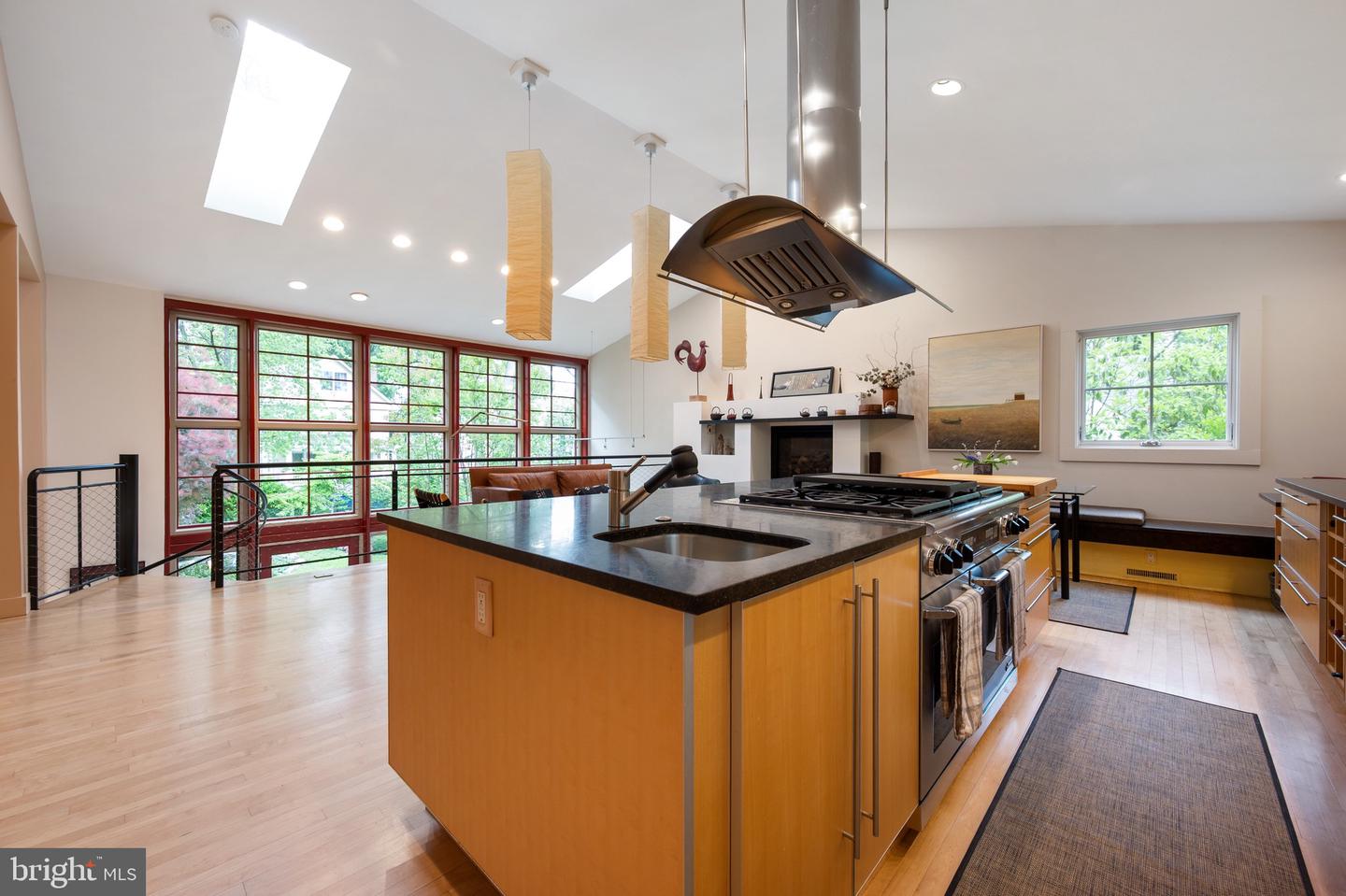 120 W MAPLE ST, ALEXANDRIA, Virginia 22301, 4 Bedrooms Bedrooms, ,3 BathroomsBathrooms,Residential,For sale,120 W MAPLE ST,VAAX2045226 MLS # VAAX2045226
