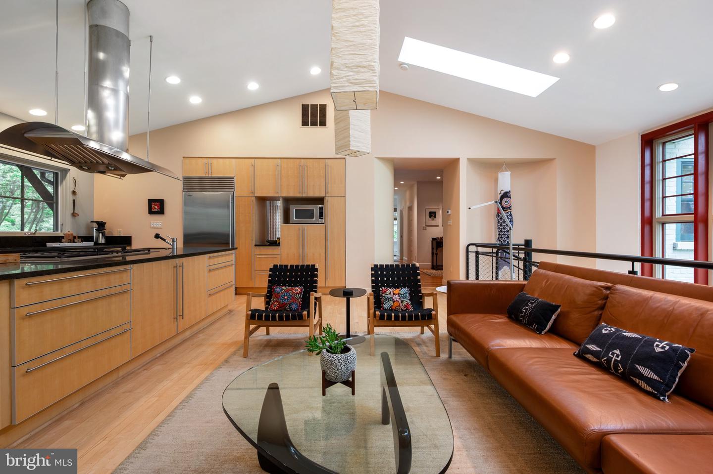 120 W MAPLE ST, ALEXANDRIA, Virginia 22301, 4 Bedrooms Bedrooms, ,3 BathroomsBathrooms,Residential,For sale,120 W MAPLE ST,VAAX2045226 MLS # VAAX2045226
